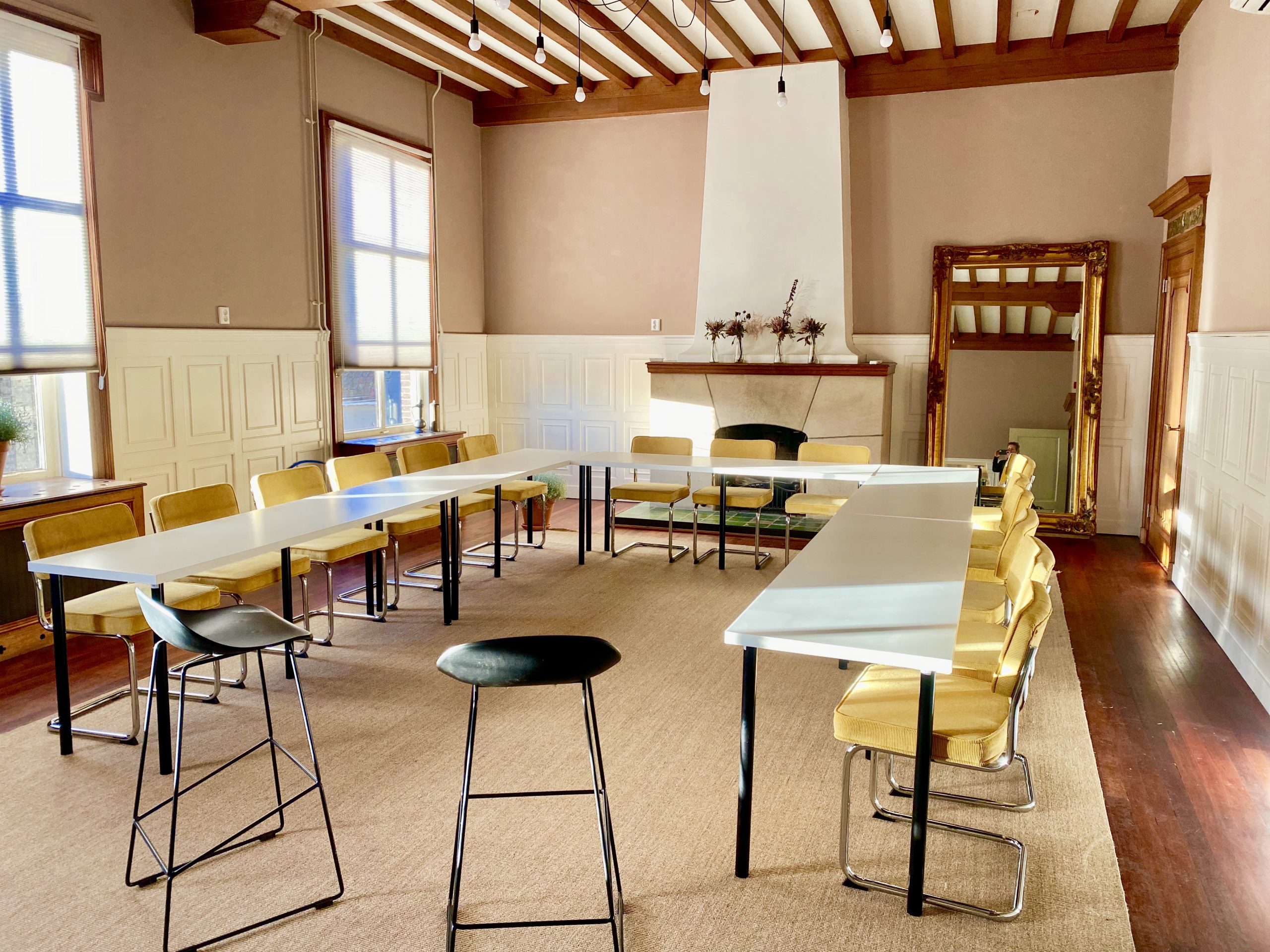 Dining & Bar